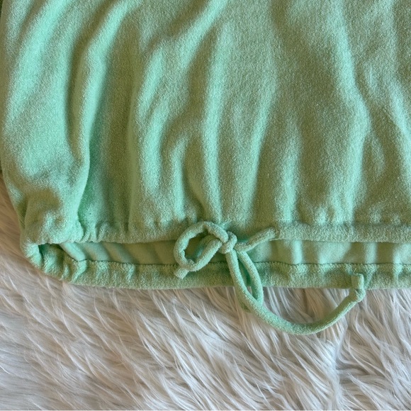 Crop Green Athletic Top - Picture 2 of 4